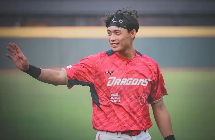 柏霖的弟弟是職棒選手董秉軒。翻攝IG