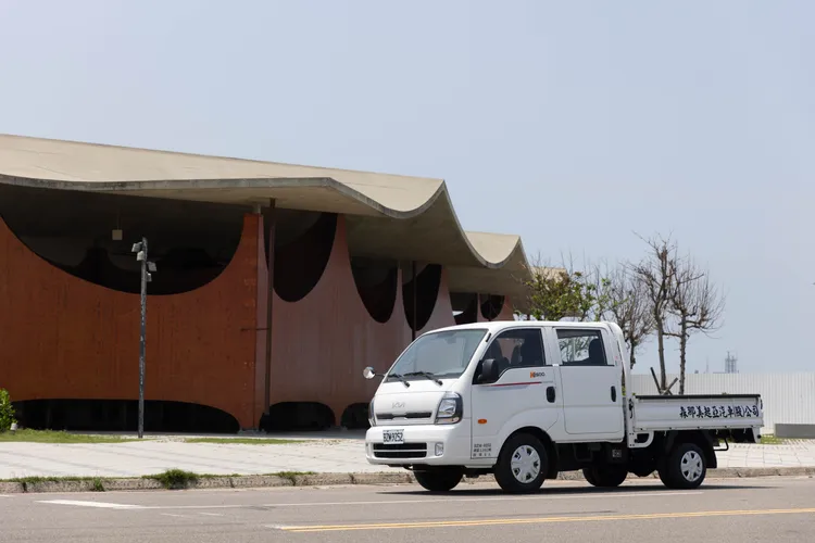 Kia啟動商用車通路拓展升級計劃，全年升級10座新CI 2.0展示中心，另新增2據點，持續為全台廣大的卡旺K2500企業夥伴們服務。業者提供