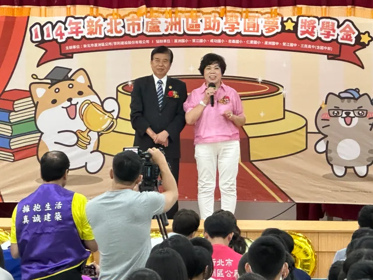 崇利建設董事長楊燦煌、陳玉霞賢伉儷一直秉持著「做善事最快樂」的理念，堅持有賺錢就要回饋地方。曾佳俊攝