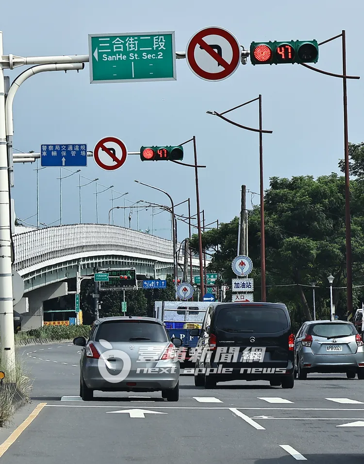 孫鵬開車速度不快，但還是闖了紅燈。特勤中心攝