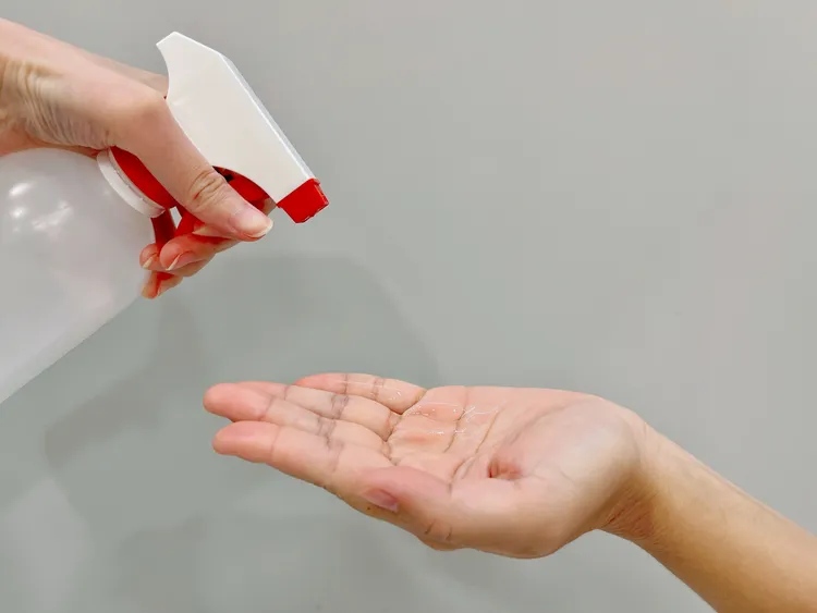 疫情升溫，樂天市場防疫用品需求激增3倍。業者提供