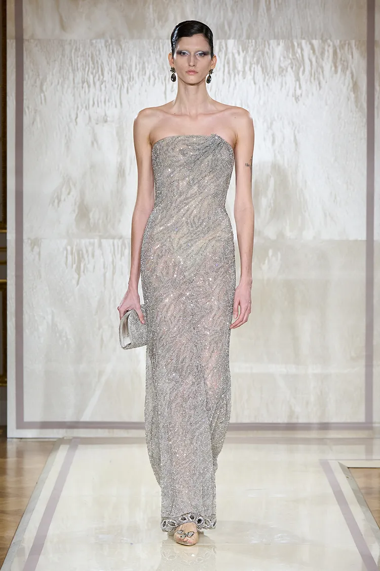 趙麗穎身著的Giorgio Armani PRIVÉ 2025春夏系列高級訂製禮服。品牌提供