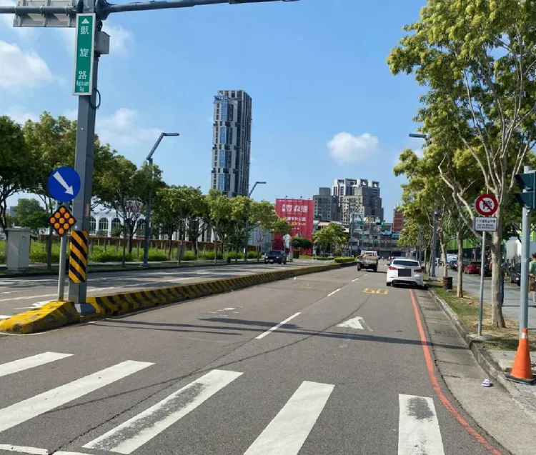 事故發生在西屯區凱旋路、大鵬路口。民眾提供