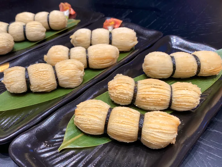 「芋香蓮藕酥」將經典港式天鵝酥打造成蓮藕造型。莊偉祺攝