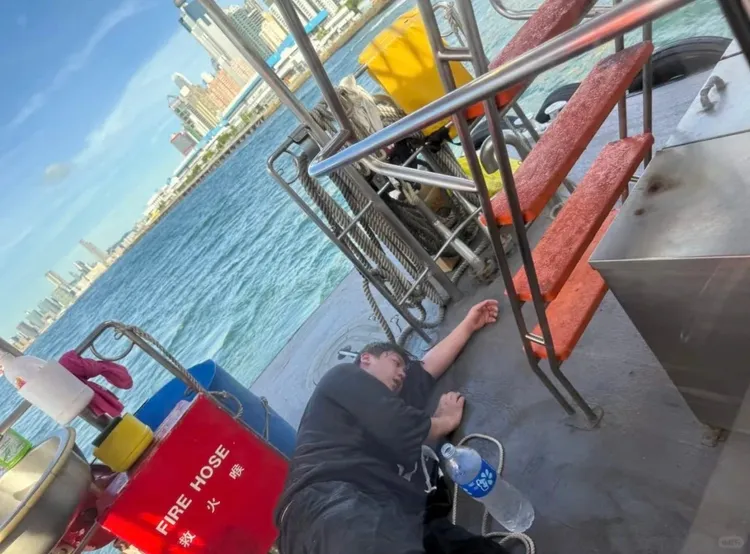 姜濤全身濕透。翻攝好想睡覺啊小紅書