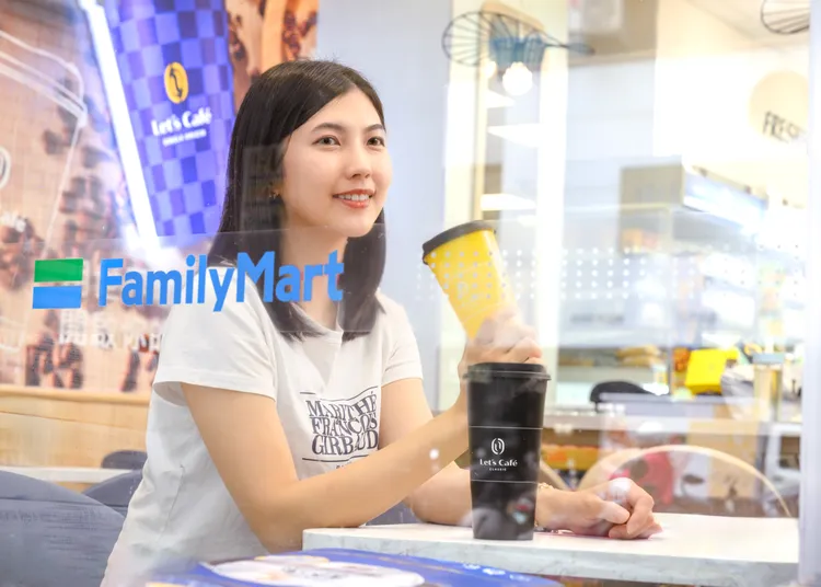 迎接夏日黑金商機，即日起全面升級Let’s Café經典咖啡。全家提供
