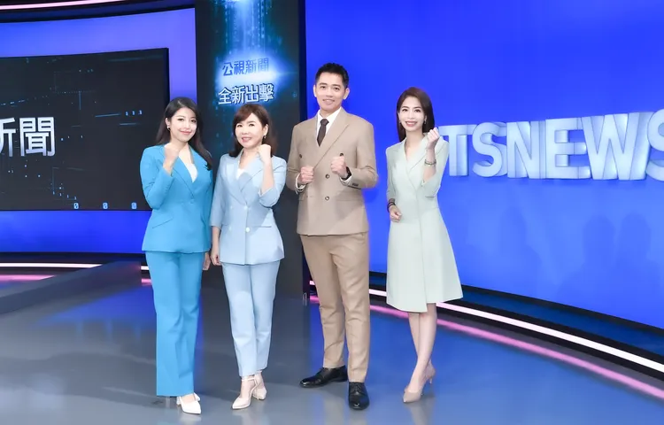 主播涂恩晨（左起）、黃明明、主持人彭志宇、主播黃姵涵。公視提供