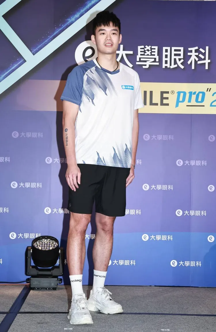 王齊麟當初和陳詩媛熱戀時，因太高調飽受外界砲轟。攝影中心攝