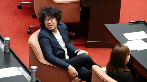 公務車停紅線接送綠委吃火鍋 沈伯洋:午休吃飯不可以?