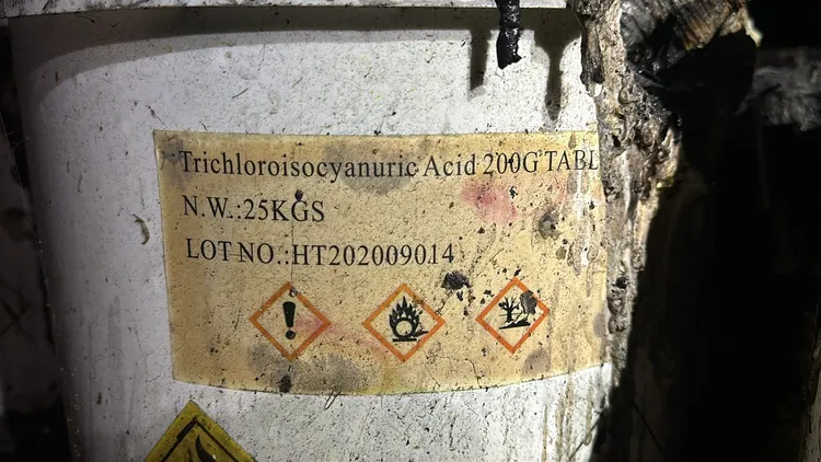 起火點為地下室電箱及氯錠桶。民眾提供