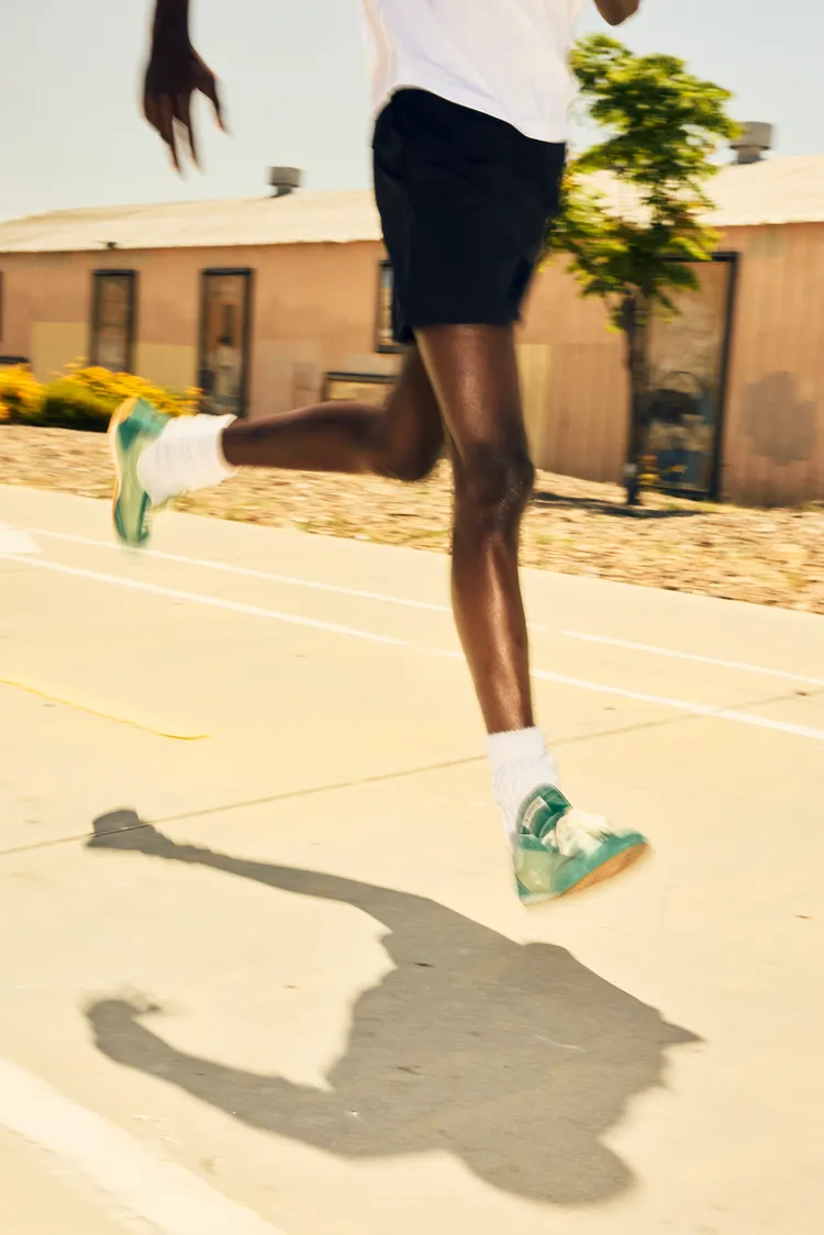 Jogger復古慢跑鞋是Converse在1976年為了響應慢跑熱潮而推出的款式。品牌提供