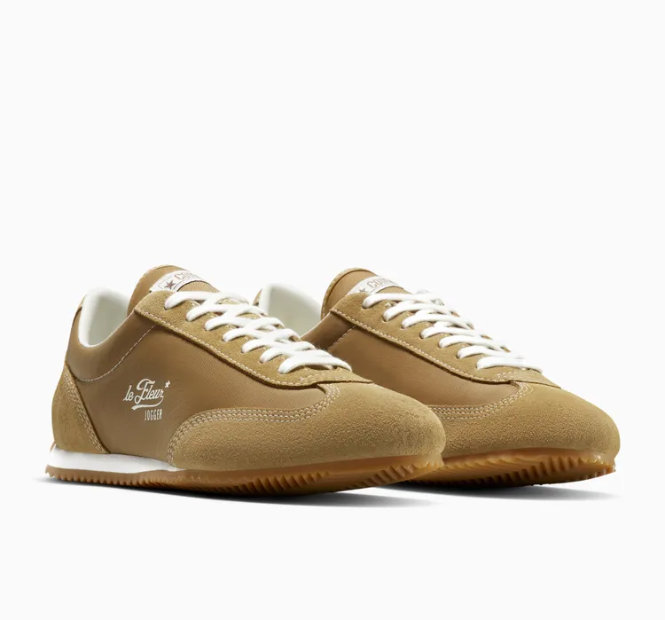 Converse 1908系列鞋款1908 Jogger深褐色／芥末黃，3080元。品牌提供