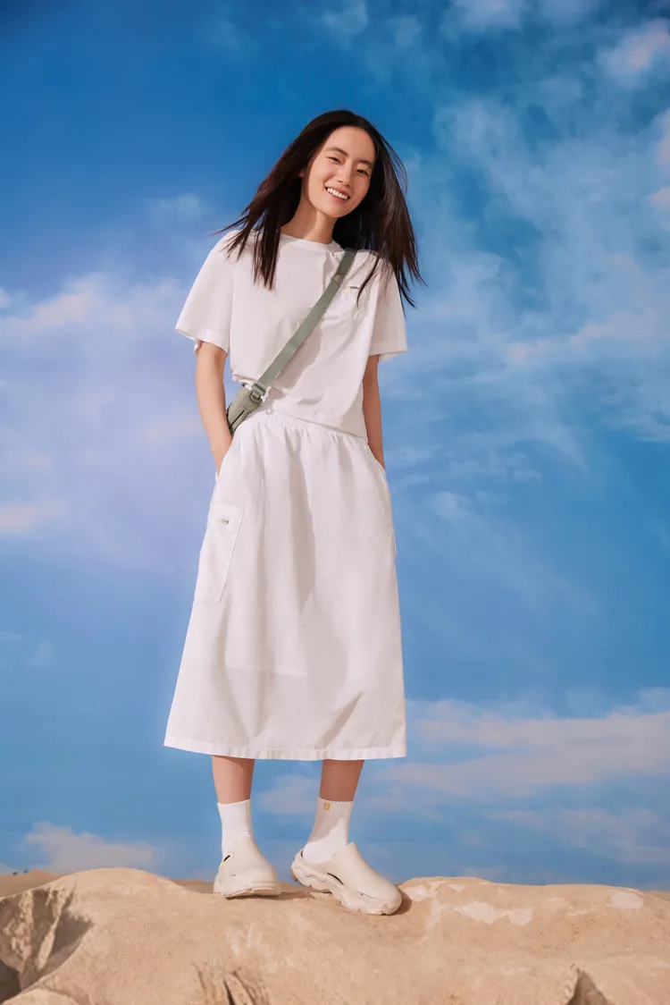 即便是夏日涼感機能裝也能保持時髦。品牌提供