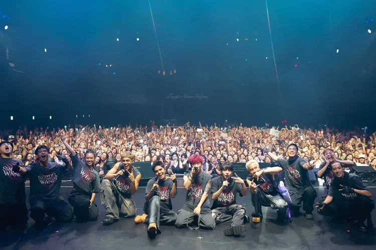 SB19與滿場粉絲合照。華貴娛樂提供