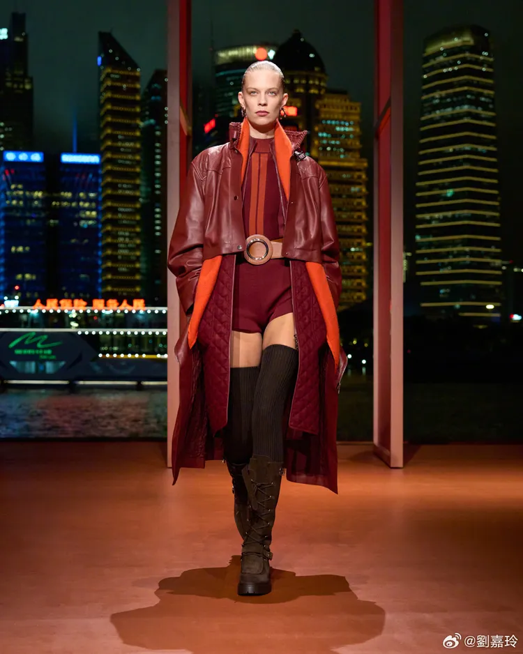 愛馬仕在上海舉辦2025秋冬系列第二篇章發表。翻攝劉嘉玲微博