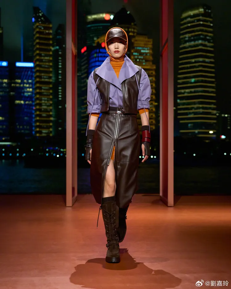 愛馬仕在上海舉辦2025秋冬系列第二篇章發表。翻攝劉嘉玲微博