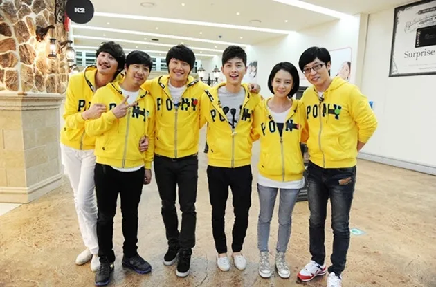 宋仲基（右3）是《RM》草創期成員。翻攝SBS