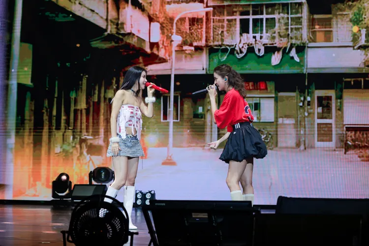 9m88擔任頌樂的嘉賓，2人首唱中文新歌《Floating Free》。SHOWOFFICE提供