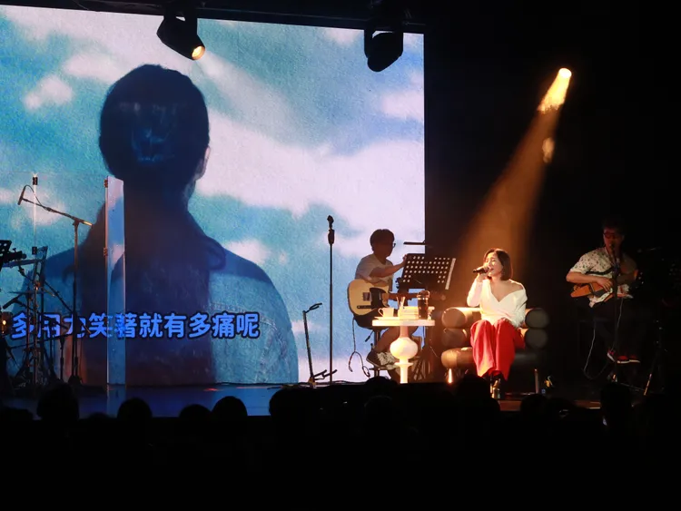 梁文音將大型KTV移到澳門與粉絲歡唱。環球音樂提供