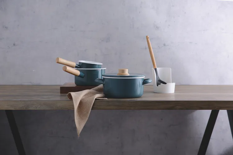 琺瑯單柄鍋雙耳湯鍋只要618元就能帶回家。業者提供