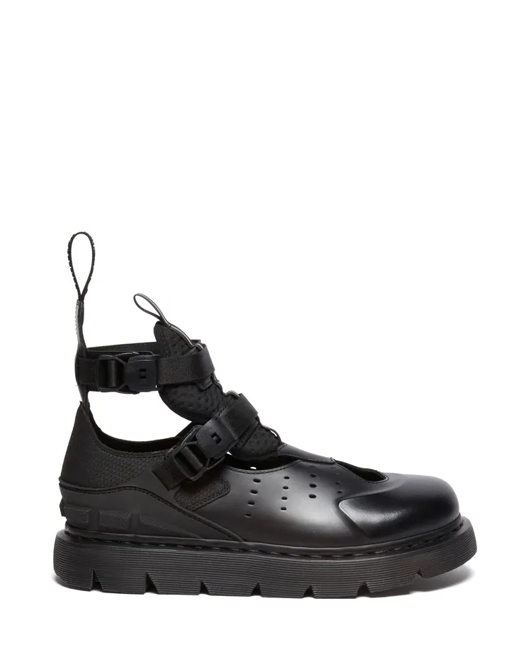 Dr. Martens 14XX VENT XX01涼鞋，8980元。品牌提供