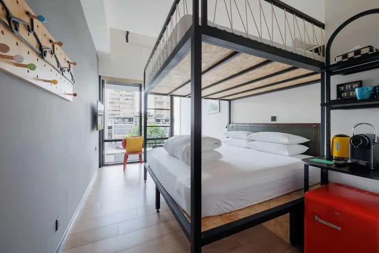 四人成行也能玩！「清涼一夏」含家庭四人房，依實際入住人數，通通都能免費獲得「臺北自來水園區」門票。瀚寓夏天提供