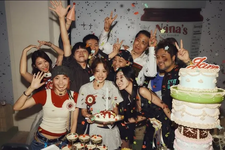 歐陽娜娜辦慶生趴與親友歡聚。翻攝歐陽娜娜IG