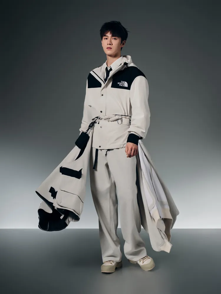 李昀銳演繹The North Face經典防風外套。品牌提供