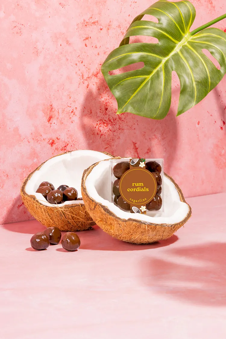 蘭姆酒讓生活更美好！咬一口濃郁的巧克力外殼，就能感受到蘭姆酒的醇厚口感。（*此款含酒）NT$490元／個。品牌提供