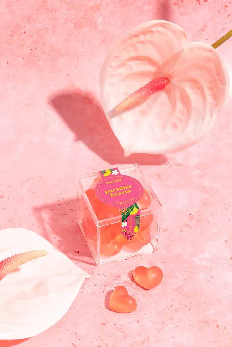 多汁的番石榴心形軟糖，融入了卡薩瑪蘭姆酒的香醇，每一口都捕捉到逃離現實的甜蜜精髓。（*酒精已揮發僅存酒香）NT$490元／個。品牌提供
