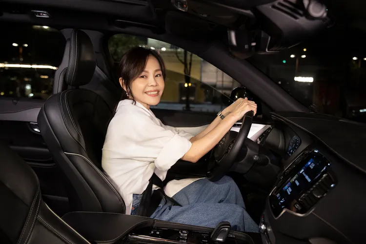 彭佳慧在MV化身司機。索尼音樂提供