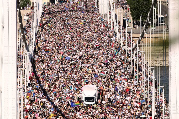 主辦單位估計參加人數高達20萬人。美聯社