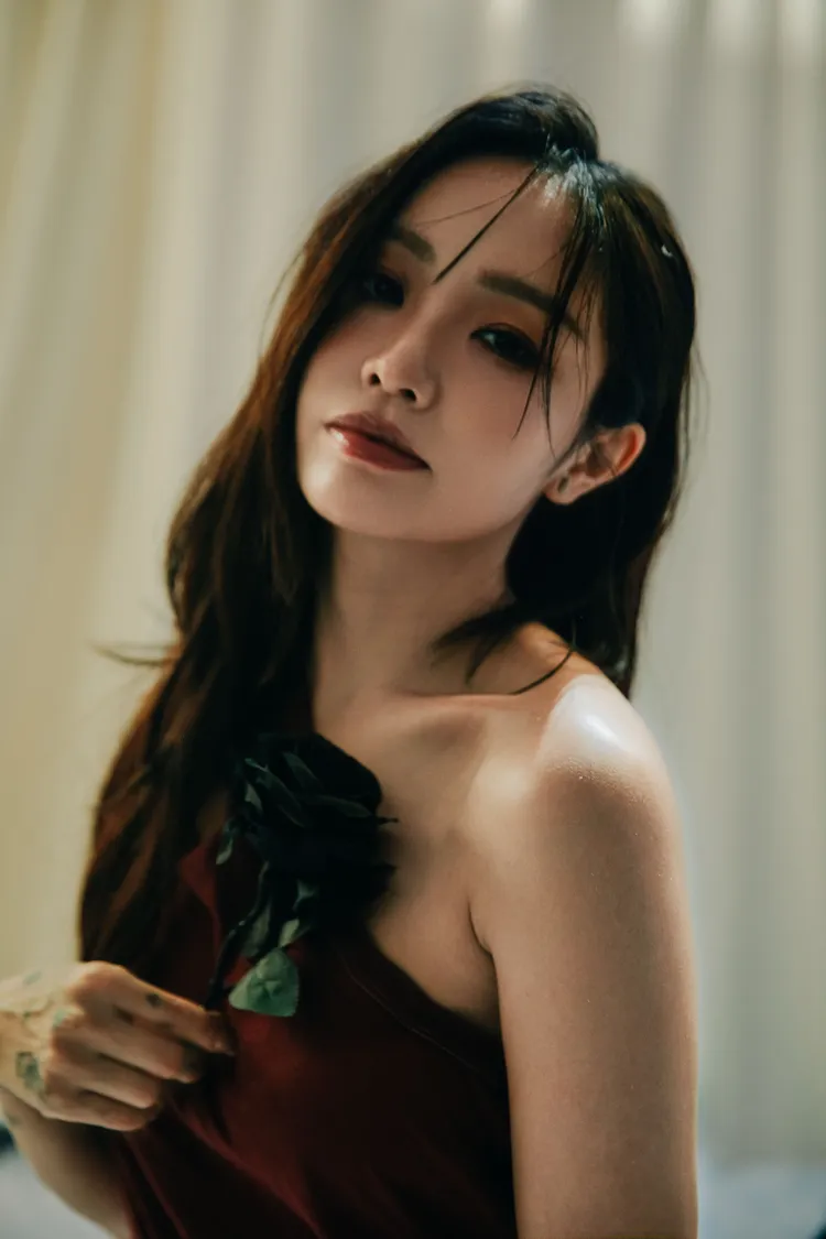 陳芳語在MV中則化身為女孩心中的「愛的執念」。陶山音樂提供