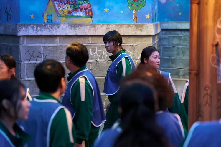 朴成焄劇中戴假髮，綁頭髮練了數百次。Netflix提供