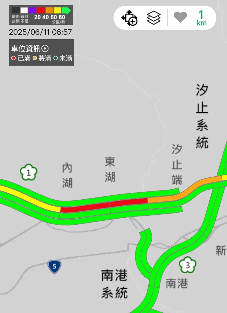 國道一號內湖段塞爆，提醒用路人改道。