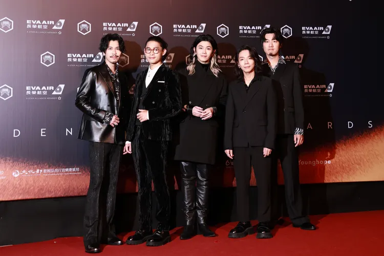 麋先生以富有層次的全黑團隊穿搭令人眼睛一亮。攝影中心攝