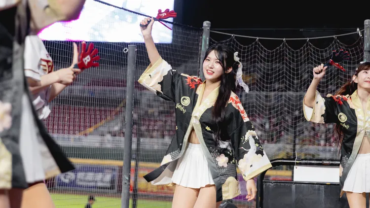 廉世彬穿主題日法批。樂天桃猿提供