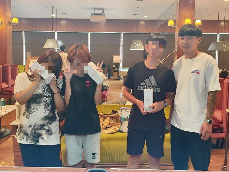 趣味競賽後得獎合影。翻攝畫面