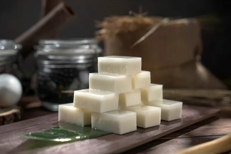 「柚香椰子寒天凍」以寒天的滑順口感搭配上柚子及椰子的清香，打造出爽口的輕盈滋味。君品Collection提供