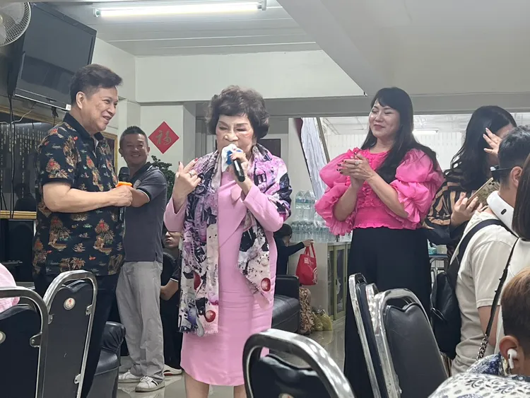 周遊到泰國北部青邁、青萊過端午節.。 左起：李朝永、周遊 、孔祥蘭、李淑貞。李朝永提供