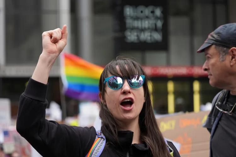 參與示威抗議的民眾。美聯社