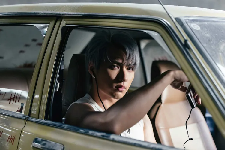 薛恩帥氣拍攝全新單曲MV。華納音樂提供