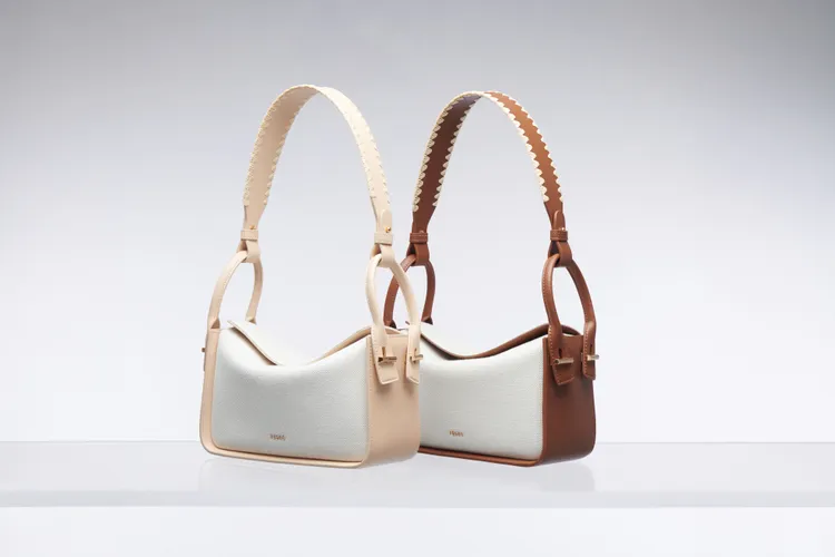 PEDRO為Demi系列換上更加輕盈的帆布材質。品牌提供