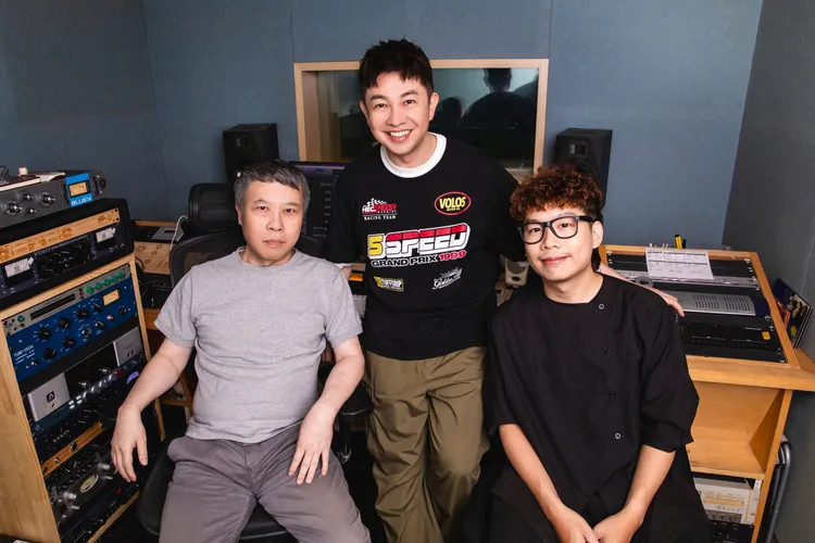 資深音樂人劉虞瑞（左起、李明川、製作人林正。明新科技大學、產值娛樂提供