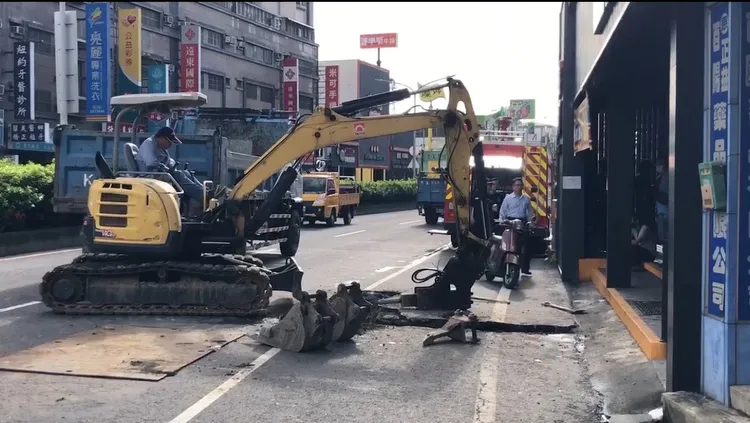 瓦斯公司目前正開挖更換管線，希望能盡速恢復。民眾提供