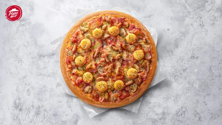 最新口味「義式培根黃金薯比薩」。必勝客提供