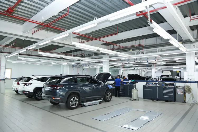 維修工位自原本4座擴增至11座，有效提升維修與保養處理效率，縮短顧客等候時間。業者提供