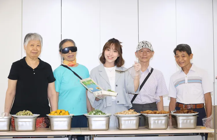 陳佩賢受邀來台擔任紅心字會「在我身邊」公益大使。紅心字會提供