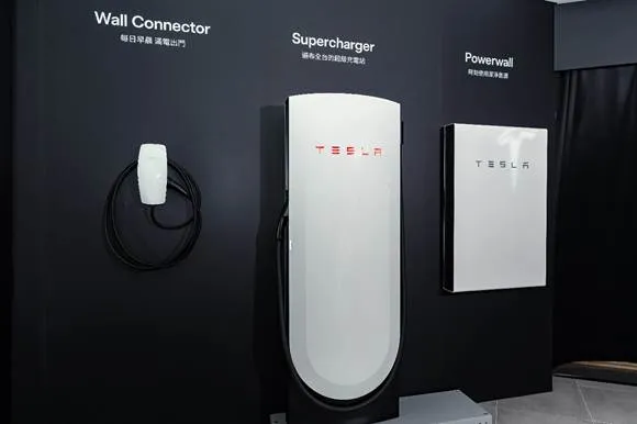 V4 超級充電首次亮相，宣示 Tesla 在台持續加深電動車網絡佈局展望。業者提供