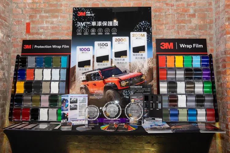 3M汽車膜料種類多元，為目前市場上唯一同時提供汽車隔熱紙、車漆保護膜與車身改色膜三大產品線的品牌。3M提供